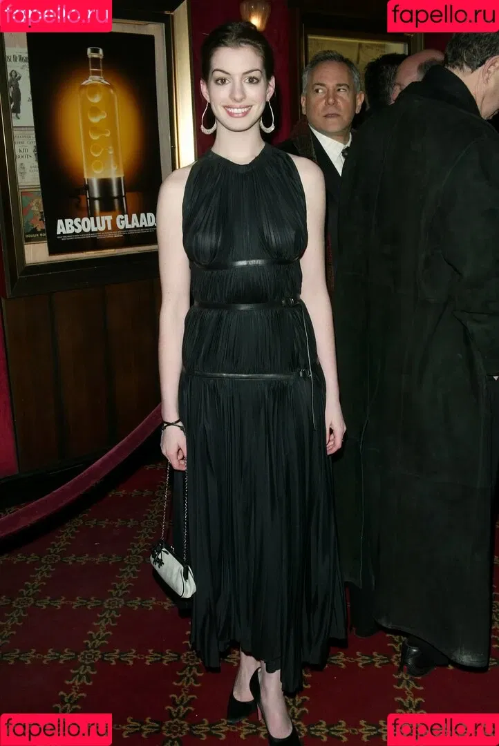 Anne Hathaway / ahathawaynews / annehathaway / heatherannie Onlyfans Photo Gallery 