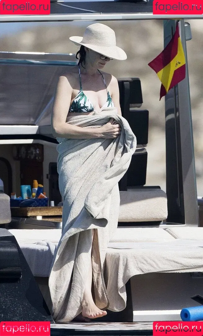 Anne Hathaway / ahathawaynews / annehathaway / heatherannie Onlyfans Photo Gallery 