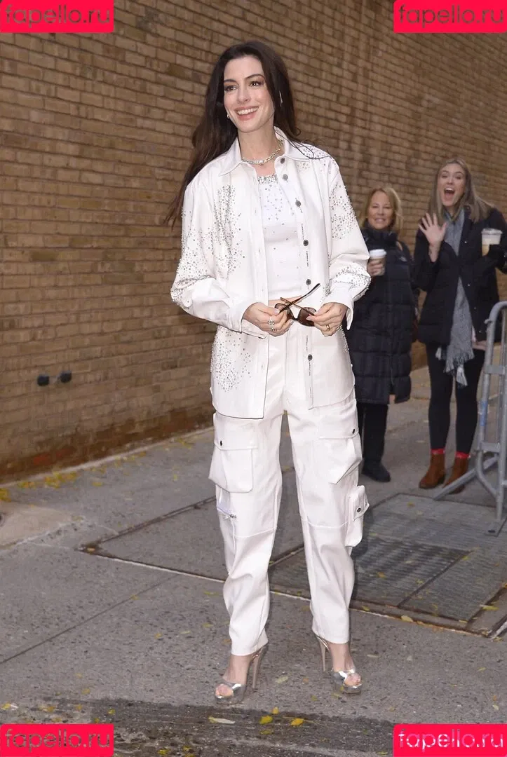 Anne Hathaway / ahathawaynews / annehathaway / heatherannie Onlyfans Photo Gallery 