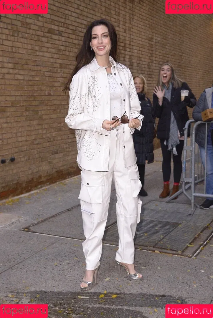 Anne Hathaway / ahathawaynews / annehathaway / heatherannie Onlyfans Photo Gallery 