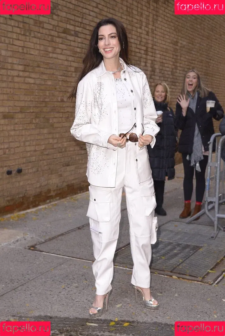 Anne Hathaway / ahathawaynews / annehathaway / heatherannie Onlyfans Photo Gallery 