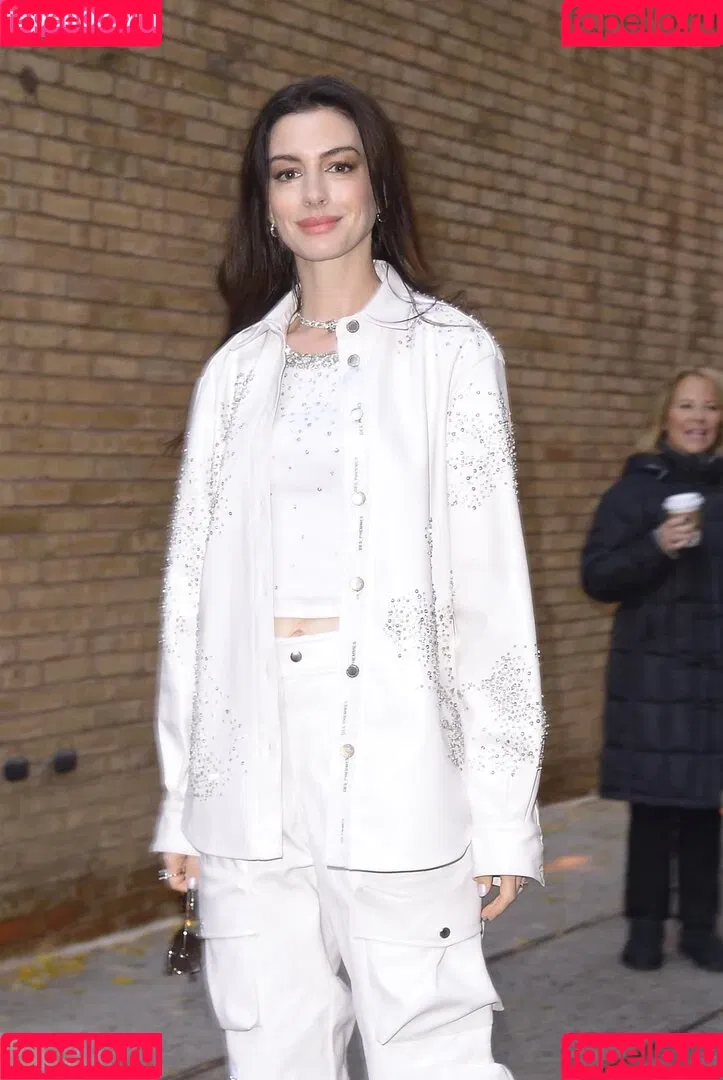 Anne Hathaway / ahathawaynews / annehathaway / heatherannie Onlyfans Photo Gallery 