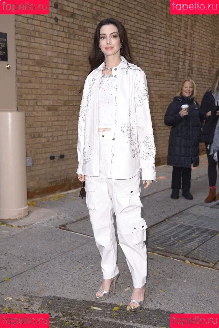Anne Hathaway / ahathawaynews / annehathaway / heatherannie Onlyfans Photo Gallery 