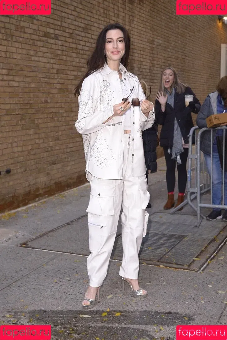 Anne Hathaway / ahathawaynews / annehathaway / heatherannie Onlyfans Photo Gallery 