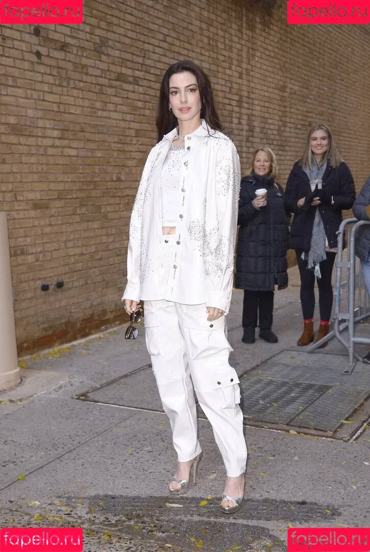 Anne Hathaway / ahathawaynews / annehathaway / heatherannie Onlyfans Photo Gallery 