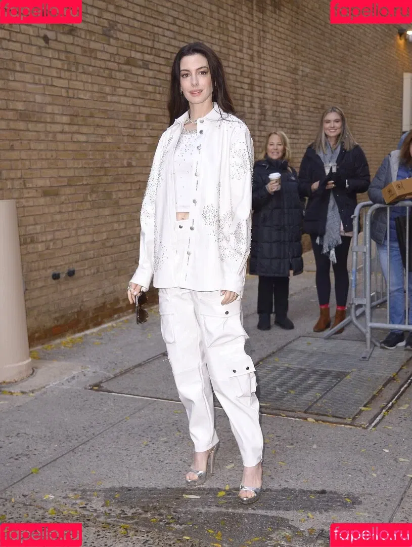 Anne Hathaway / ahathawaynews / annehathaway / heatherannie Onlyfans Photo Gallery 