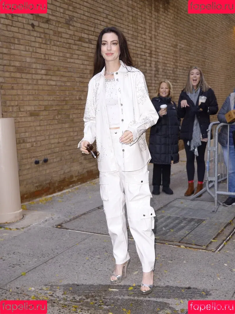 Anne Hathaway / ahathawaynews / annehathaway / heatherannie Onlyfans Photo Gallery 