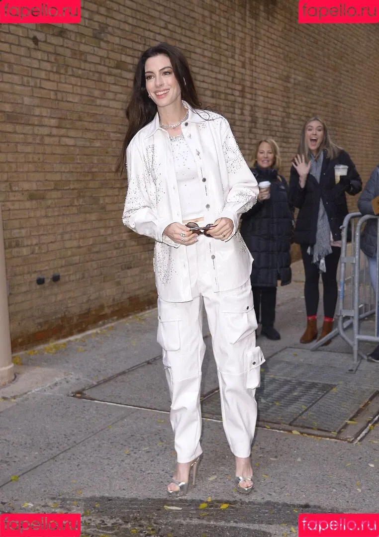 Anne Hathaway / ahathawaynews / annehathaway / heatherannie Onlyfans Photo Gallery 