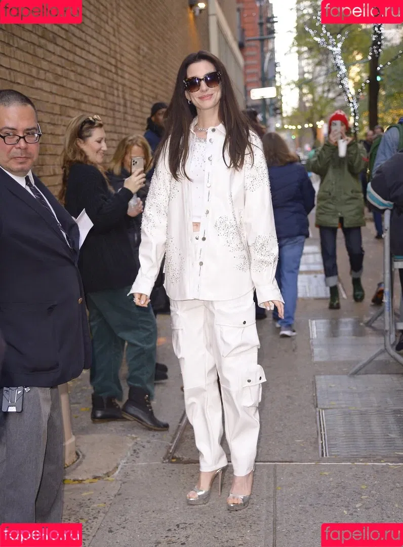 Anne Hathaway / ahathawaynews / annehathaway / heatherannie Onlyfans Photo Gallery 