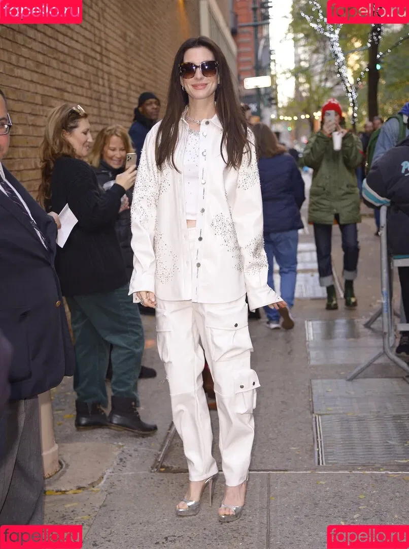 Anne Hathaway / ahathawaynews / annehathaway / heatherannie Onlyfans Photo Gallery 
