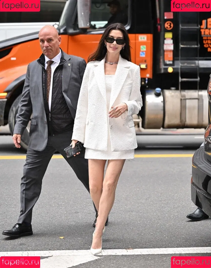 Anne Hathaway / ahathawaynews / annehathaway / heatherannie Onlyfans Photo Gallery 
