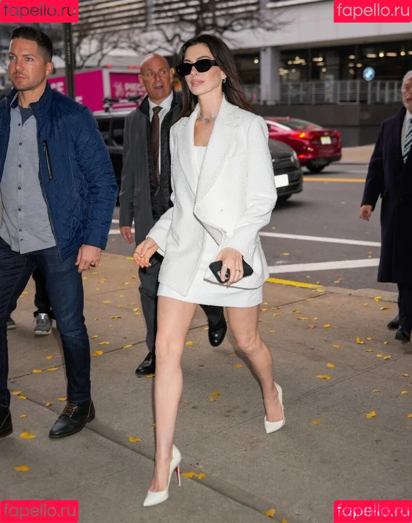Anne Hathaway / ahathawaynews / annehathaway / heatherannie Onlyfans Photo Gallery 