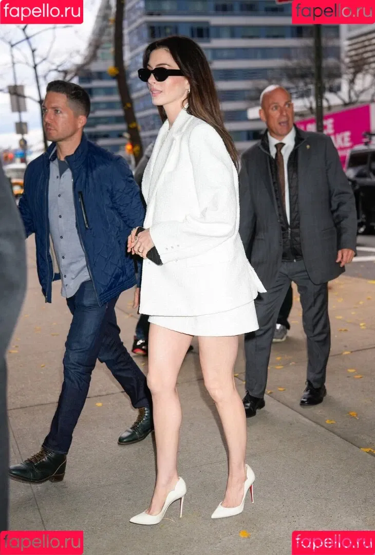 Anne Hathaway / ahathawaynews / annehathaway / heatherannie Onlyfans Photo Gallery 