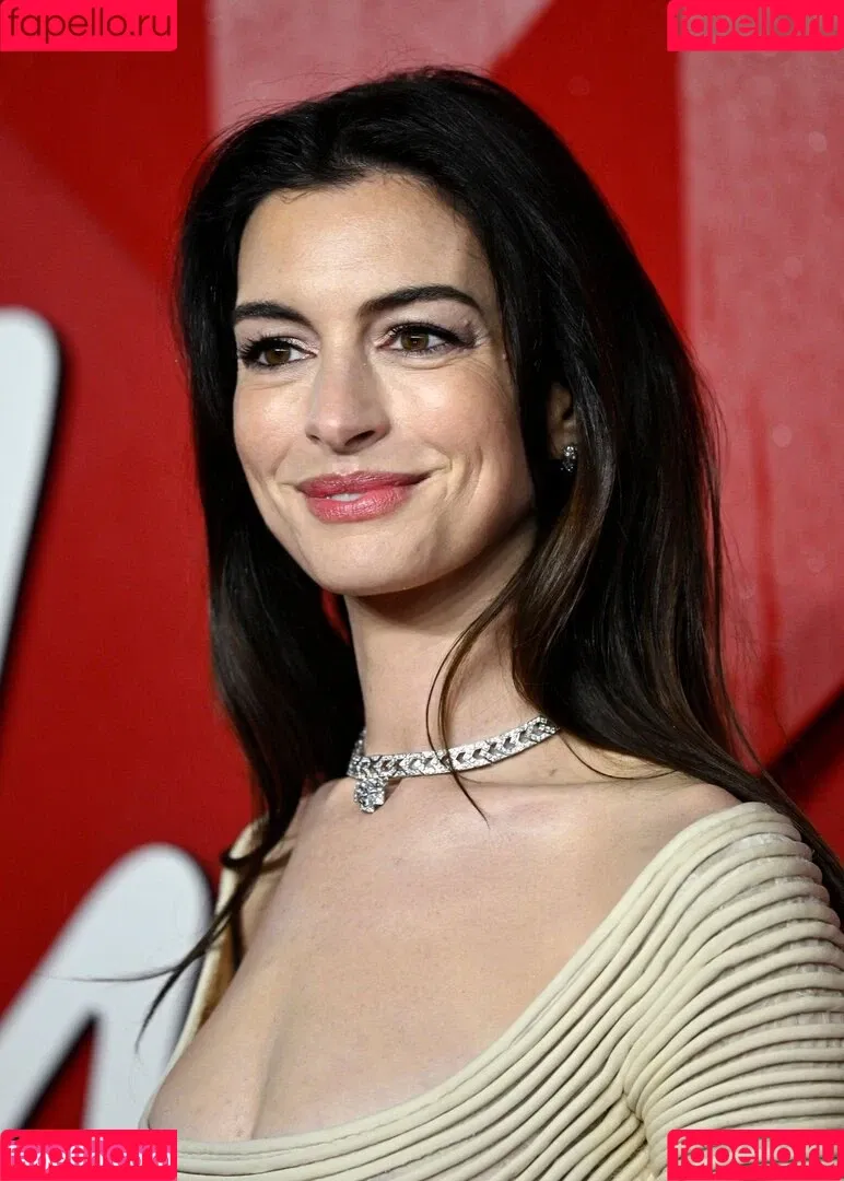 Anne Hathaway / ahathawaynews / annehathaway / heatherannie Onlyfans Photo Gallery 