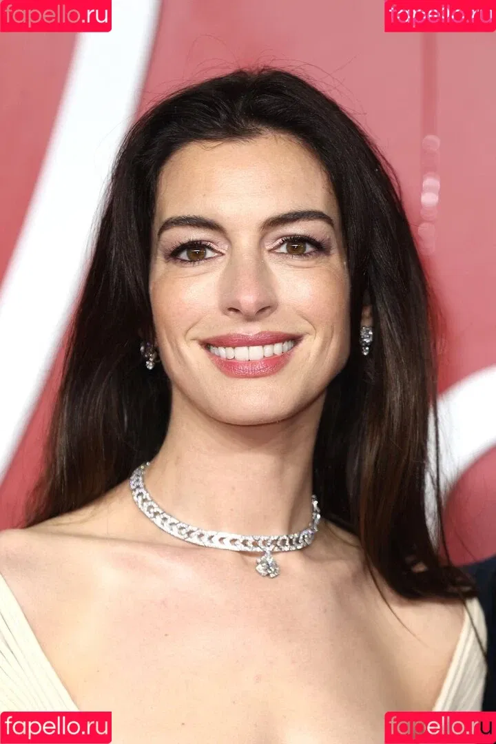 Anne Hathaway / ahathawaynews / annehathaway / heatherannie Onlyfans Photo Gallery 