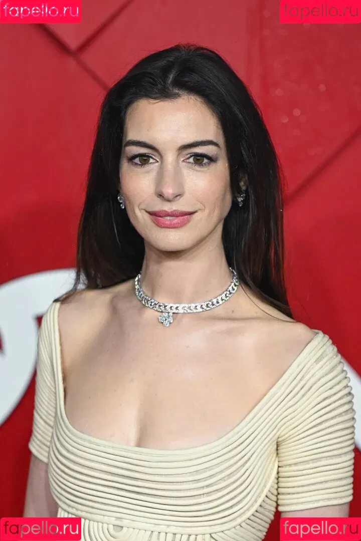 Anne Hathaway / ahathawaynews / annehathaway / heatherannie Onlyfans Photo Gallery 