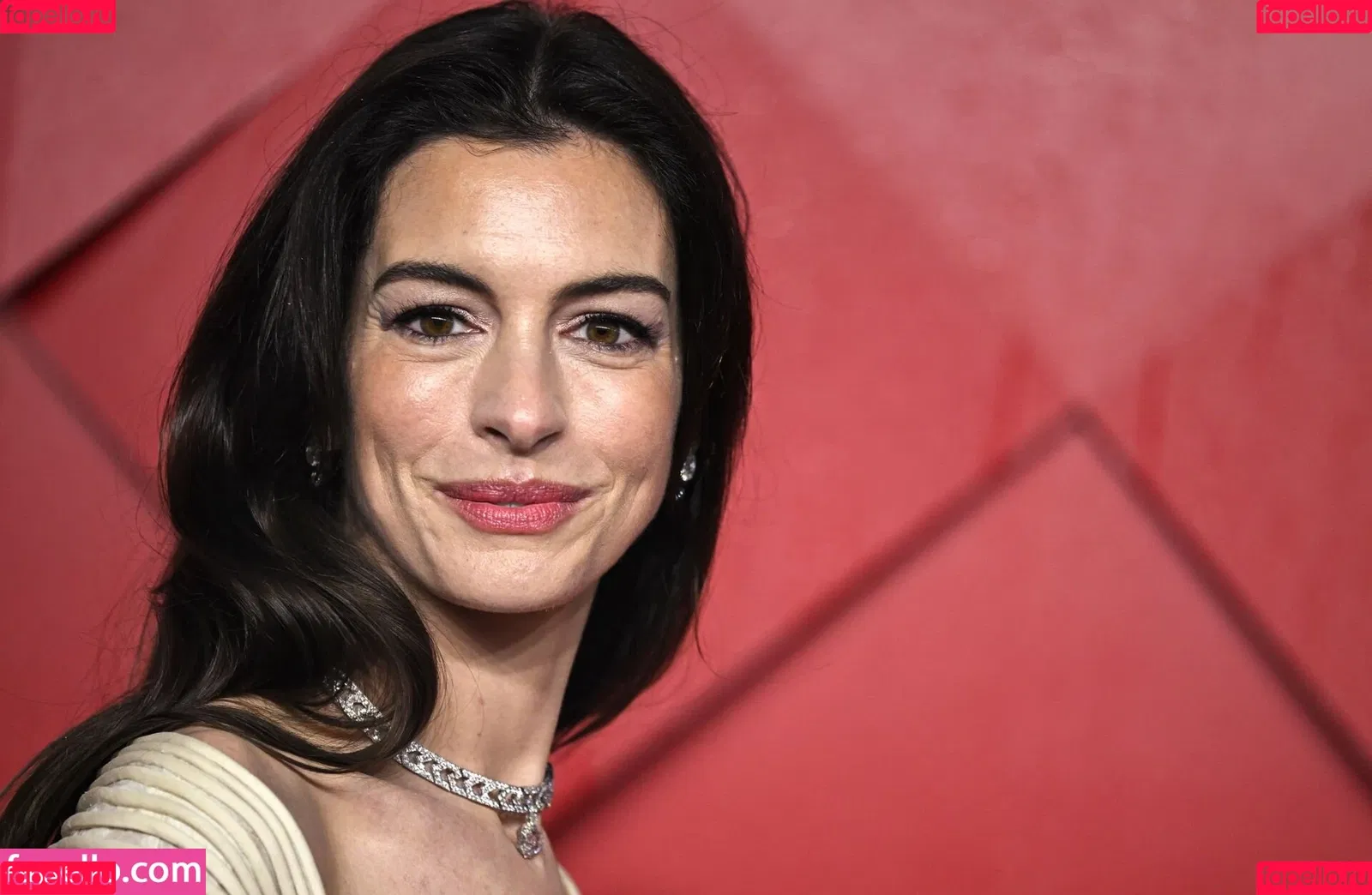 Anne Hathaway / ahathawaynews / annehathaway / heatherannie Onlyfans Photo Gallery 