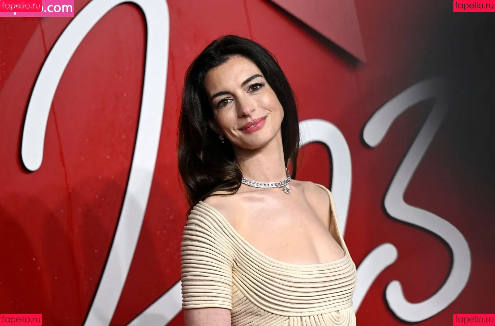 Anne Hathaway / ahathawaynews / annehathaway / heatherannie Onlyfans Photo Gallery 