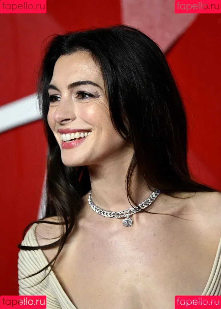 Anne Hathaway / ahathawaynews / annehathaway / heatherannie Onlyfans Photo Gallery 