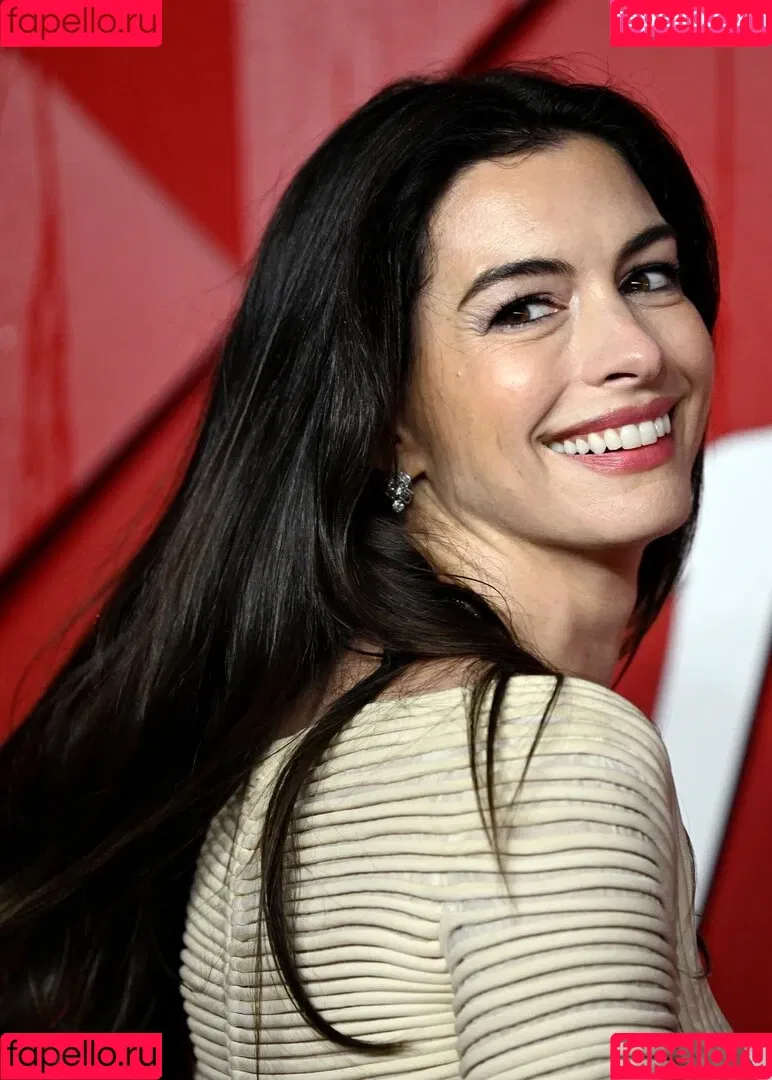 Anne Hathaway / ahathawaynews / annehathaway / heatherannie Onlyfans Photo Gallery 