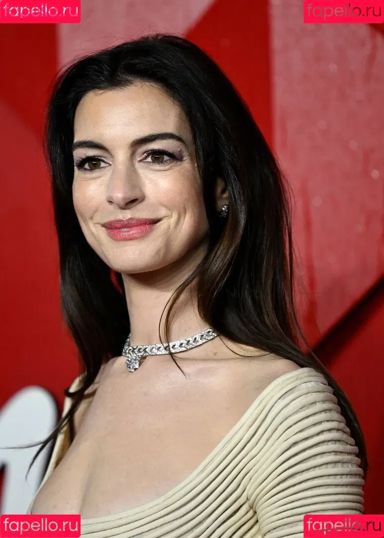 Anne Hathaway / ahathawaynews / annehathaway / heatherannie Onlyfans Photo Gallery 