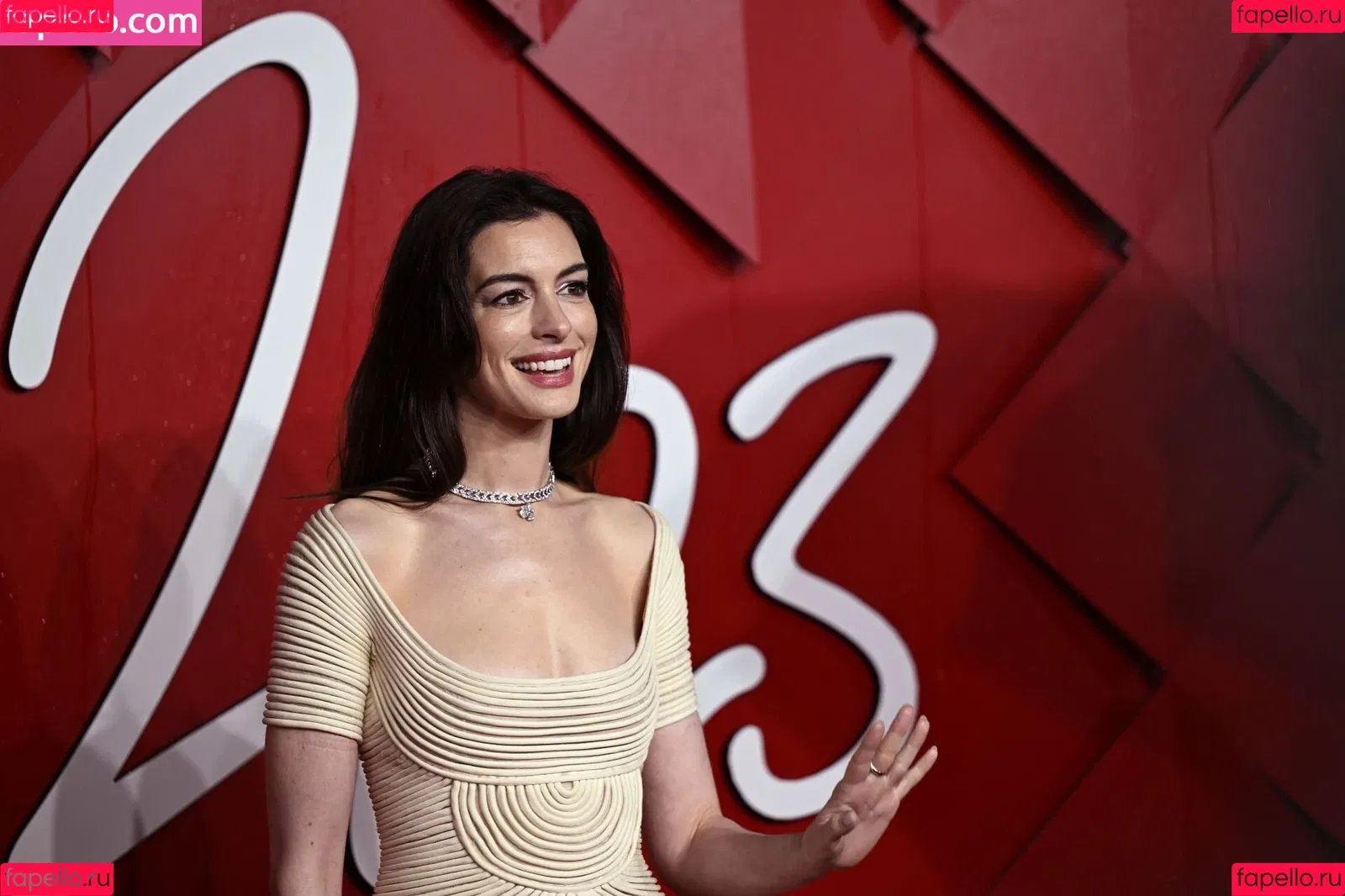 Anne Hathaway / ahathawaynews / annehathaway / heatherannie Onlyfans Photo Gallery 
