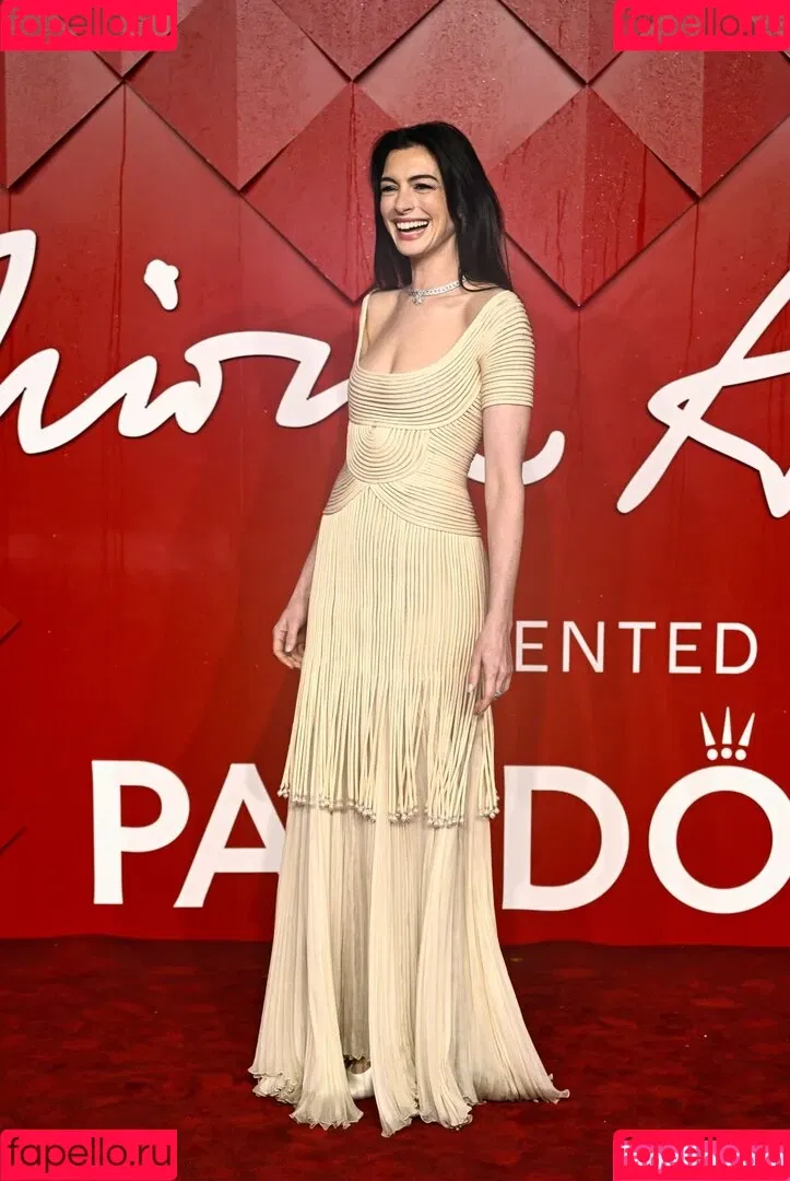 Anne Hathaway / ahathawaynews / annehathaway / heatherannie Onlyfans Photo Gallery 