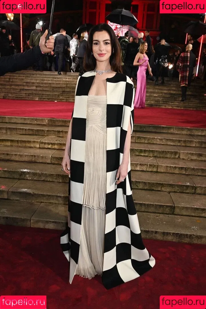 Anne Hathaway / ahathawaynews / annehathaway / heatherannie Onlyfans Photo Gallery 