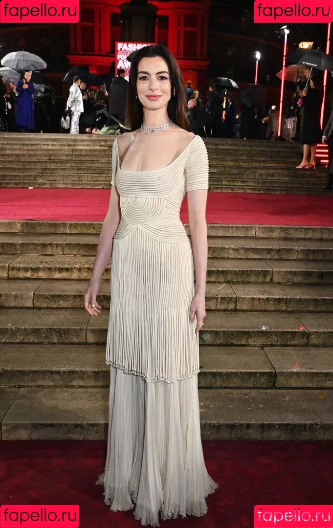 Anne Hathaway / ahathawaynews / annehathaway / heatherannie Onlyfans Photo Gallery 