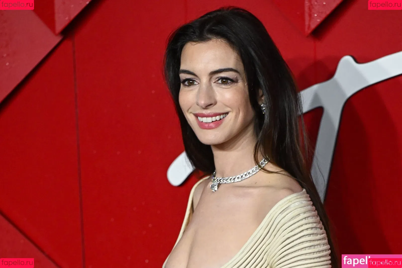 Anne Hathaway / ahathawaynews / annehathaway / heatherannie Onlyfans Photo Gallery 