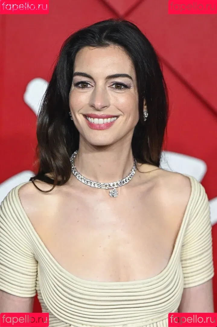 Anne Hathaway / ahathawaynews / annehathaway / heatherannie Onlyfans Photo Gallery 