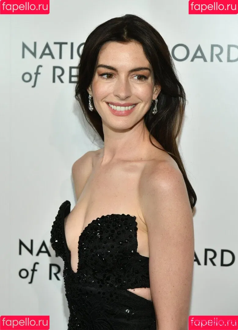 Anne Hathaway / ahathawaynews / annehathaway / heatherannie Onlyfans Photo Gallery 