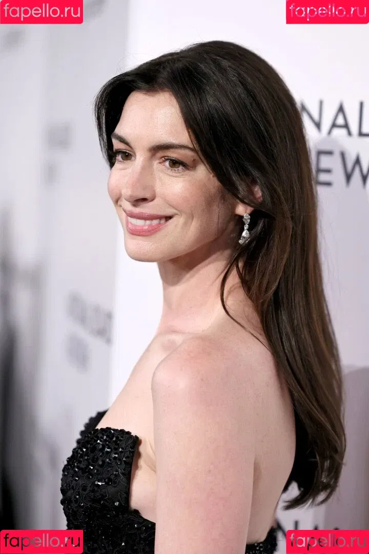 Anne Hathaway / ahathawaynews / annehathaway / heatherannie Onlyfans Photo Gallery 