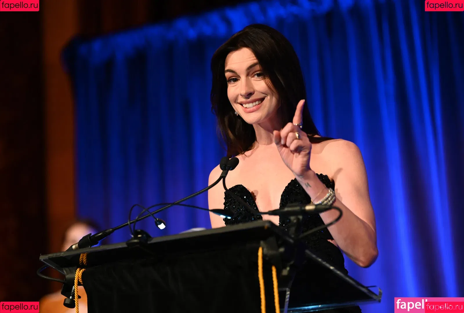 Anne Hathaway / ahathawaynews / annehathaway / heatherannie Onlyfans Photo Gallery 