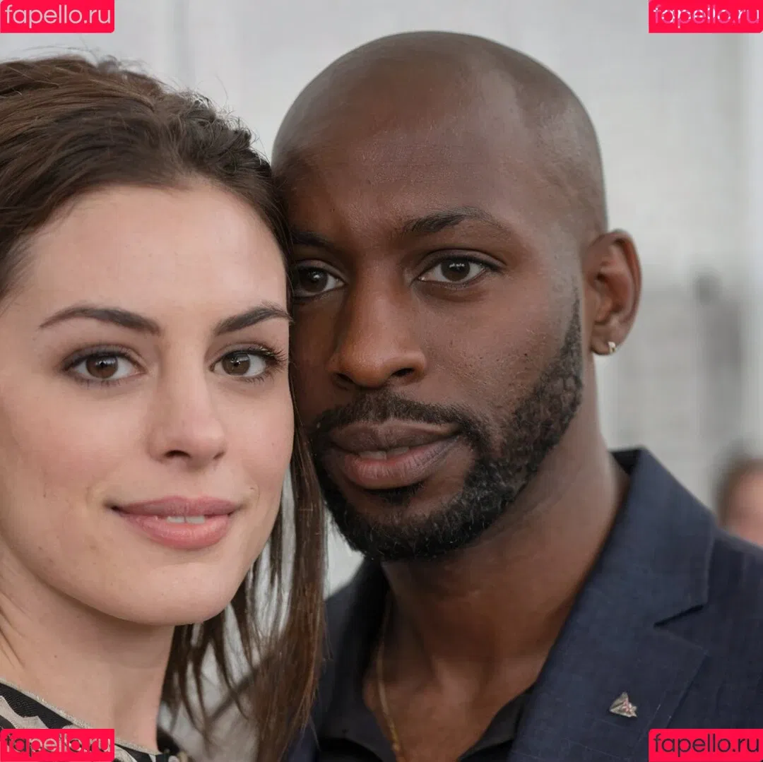 Anne Hathaway / ahathawaynews / annehathaway / heatherannie Onlyfans Photo Gallery 
