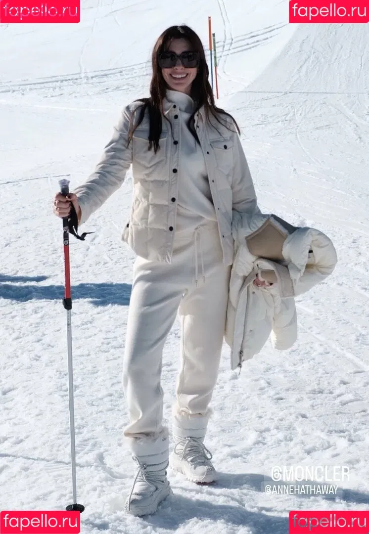 Anne Hathaway / ahathawaynews / annehathaway / heatherannie Onlyfans Photo Gallery 