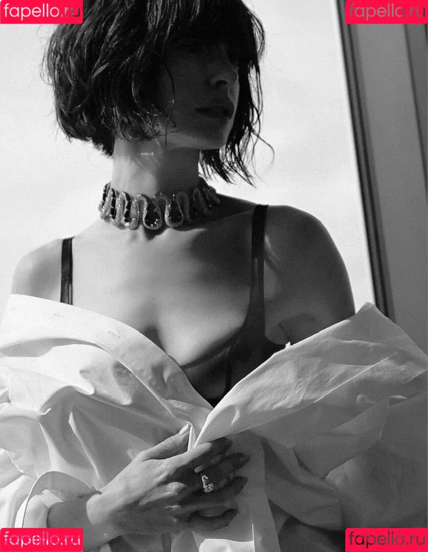Anne Hathaway / ahathawaynews / annehathaway / heatherannie Onlyfans Photo Gallery 