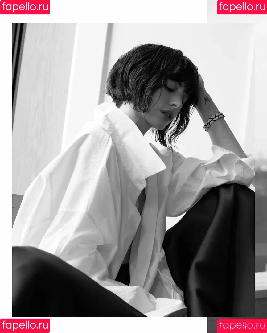 Anne Hathaway / ahathawaynews / annehathaway / heatherannie Onlyfans Photo Gallery 