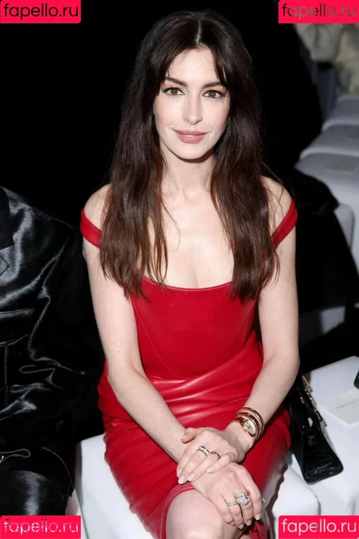 Anne Hathaway / ahathawaynews / annehathaway / heatherannie Onlyfans Photo Gallery 