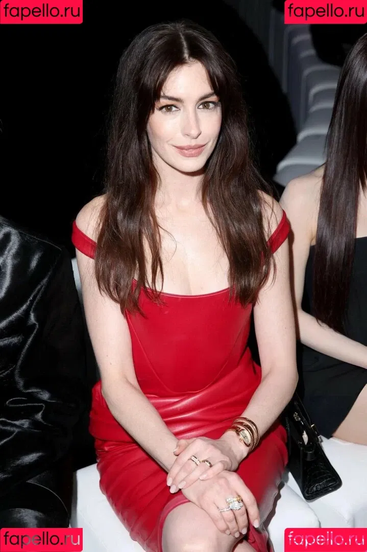Anne Hathaway / ahathawaynews / annehathaway / heatherannie Onlyfans Photo Gallery 