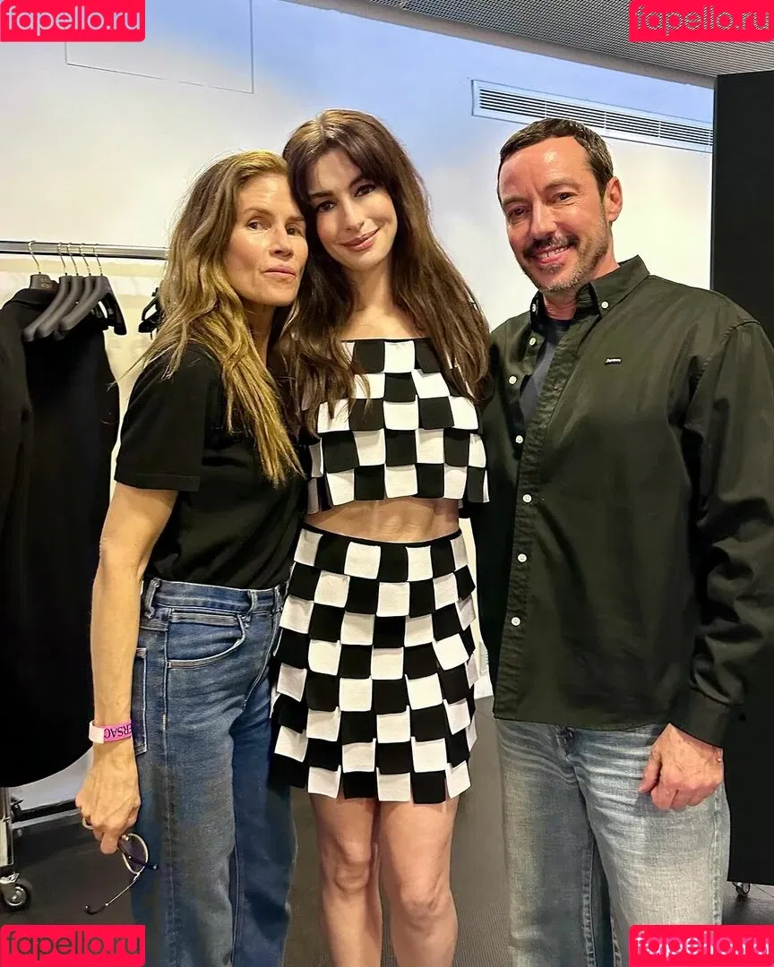 Anne Hathaway / ahathawaynews / annehathaway / heatherannie Onlyfans Photo Gallery 