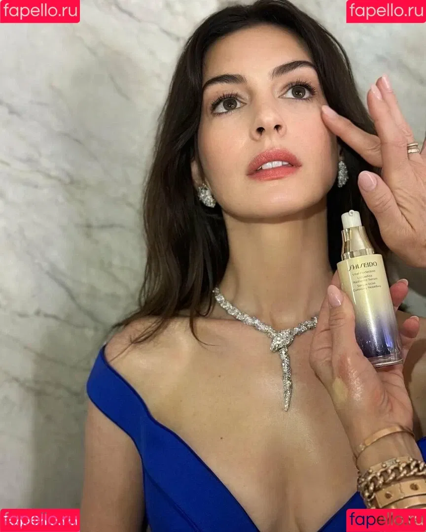 Anne Hathaway / ahathawaynews / annehathaway / heatherannie Onlyfans Photo Gallery 