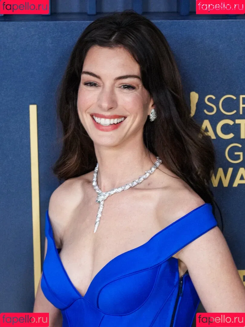 Anne Hathaway / ahathawaynews / annehathaway / heatherannie Onlyfans Photo Gallery 