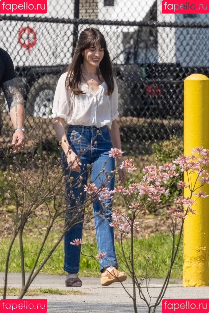 Anne Hathaway / ahathawaynews / annehathaway / heatherannie Onlyfans Photo Gallery 