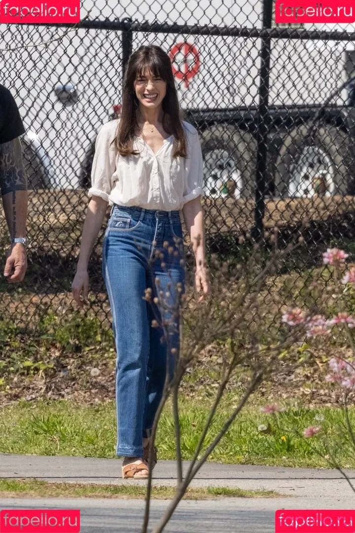 Anne Hathaway / ahathawaynews / annehathaway / heatherannie Onlyfans Photo Gallery 
