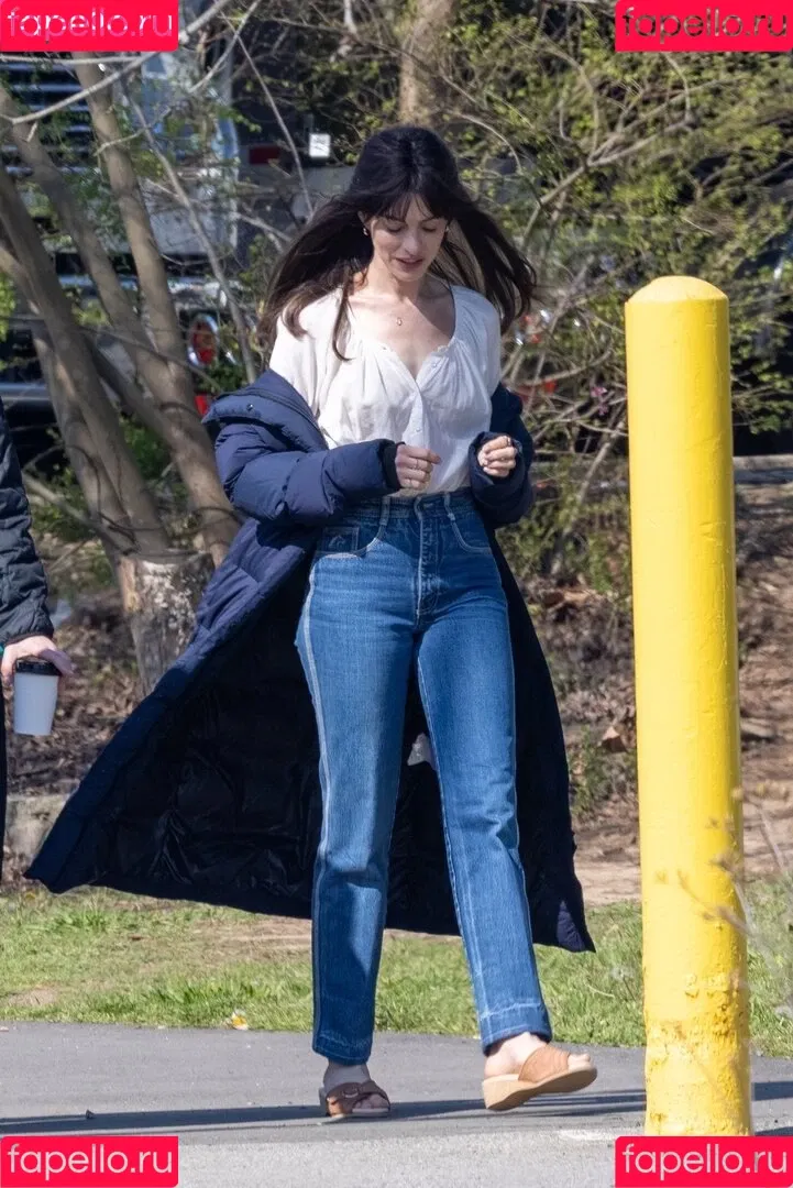 Anne Hathaway / ahathawaynews / annehathaway / heatherannie Onlyfans Photo Gallery 