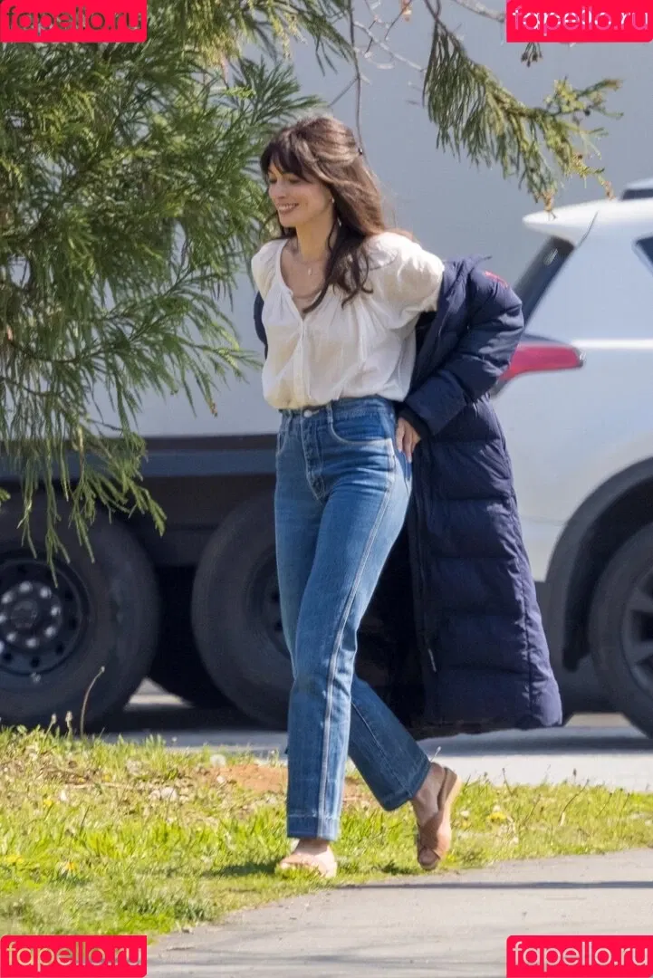 Anne Hathaway / ahathawaynews / annehathaway / heatherannie Onlyfans Photo Gallery 