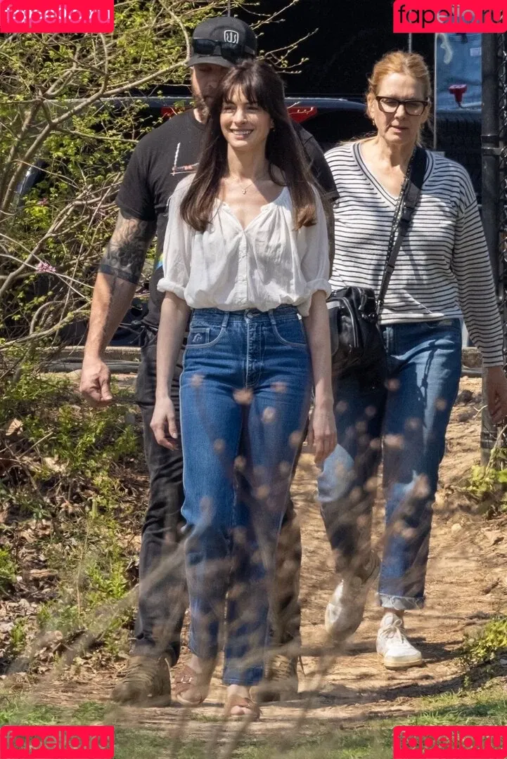 Anne Hathaway / ahathawaynews / annehathaway / heatherannie Onlyfans Photo Gallery 