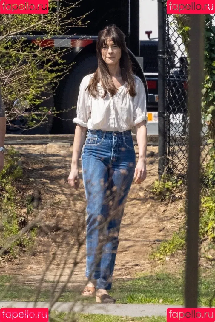 Anne Hathaway / ahathawaynews / annehathaway / heatherannie Onlyfans Photo Gallery 