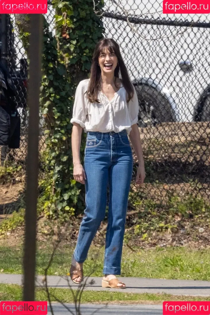 Anne Hathaway / ahathawaynews / annehathaway / heatherannie Onlyfans Photo Gallery 